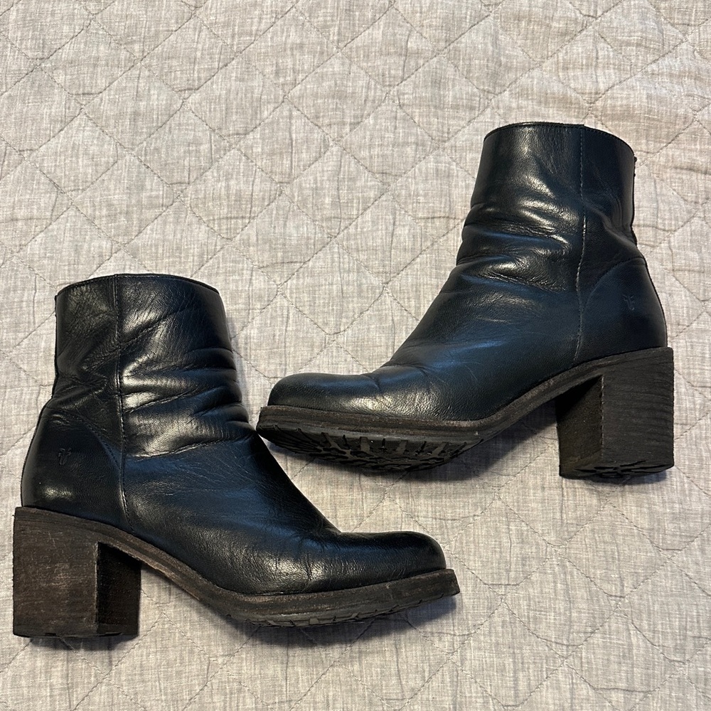 Frye Black Leather Ankle Boots (9)